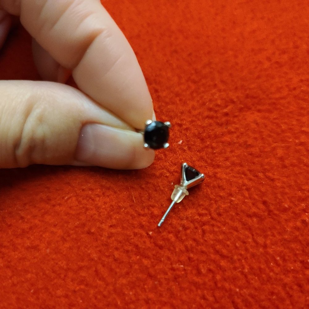 Small black stud earrings, Flower ring